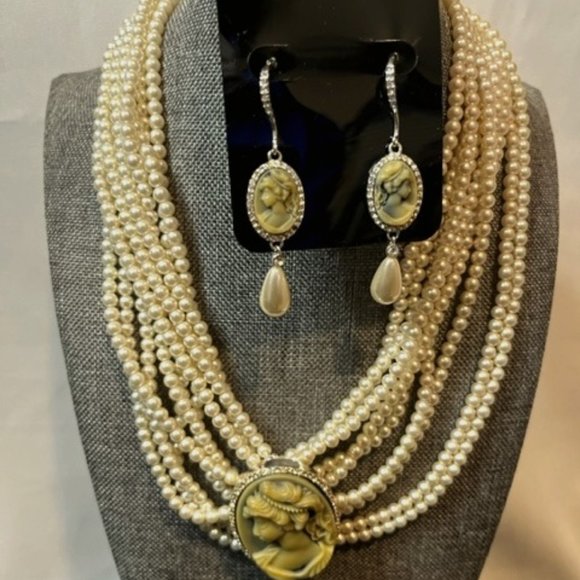 Stallworth's Precious Gifts Jewelry - Vintage Green Cameo Pearl Necklace Set